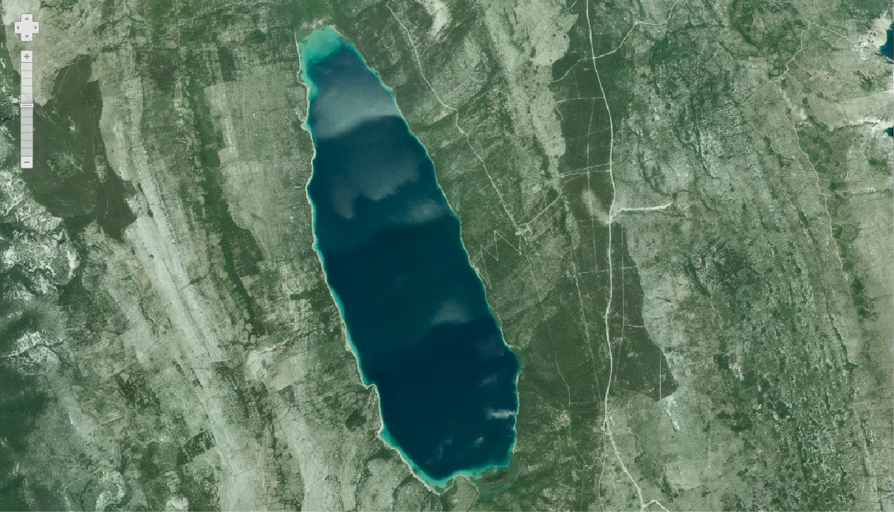 Vransko jezero (Cres) iz zraka 2018.